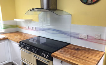 Abstract wave printed kitchen splashback
