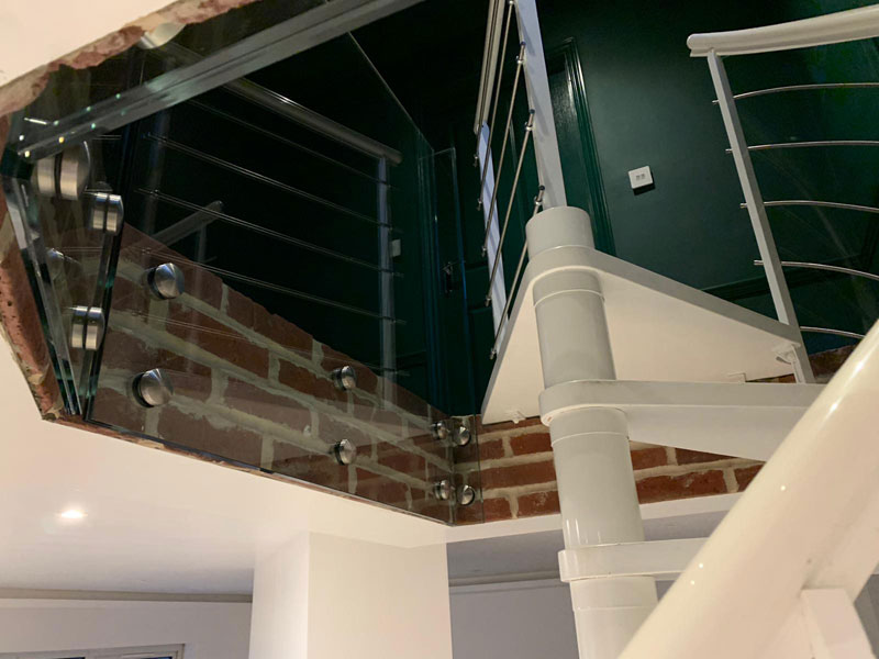 Interior balustrade with 8mm floated glass