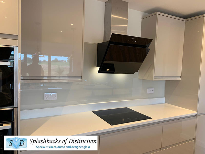Kitchen splashback painted in cream ivory palace