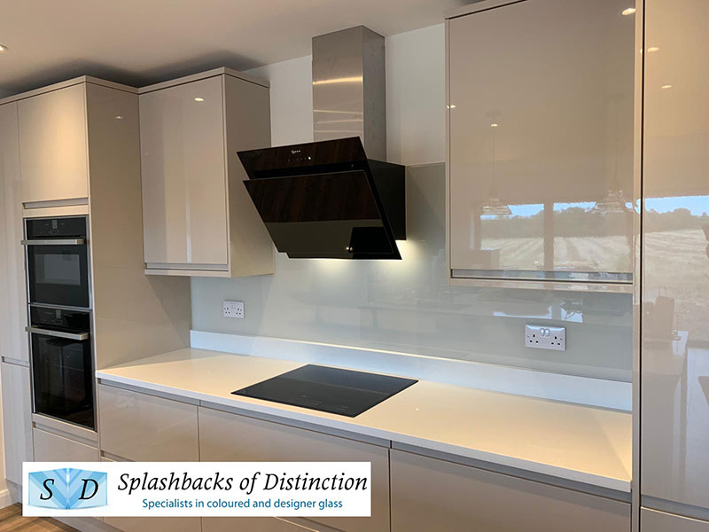 Kitchen splashback painted in cream ivory palace