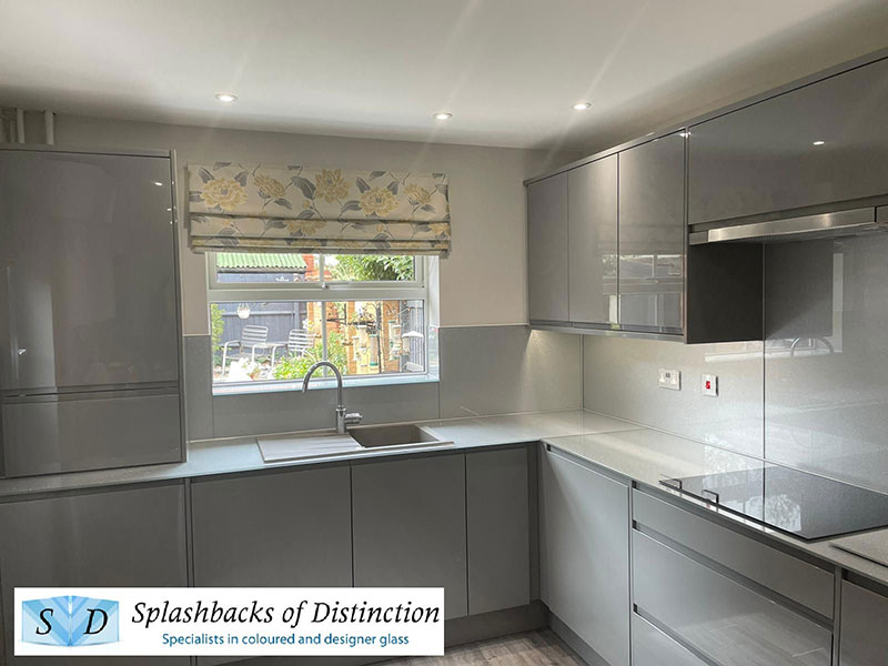 Kitchen splashback and worktop in silver glitter