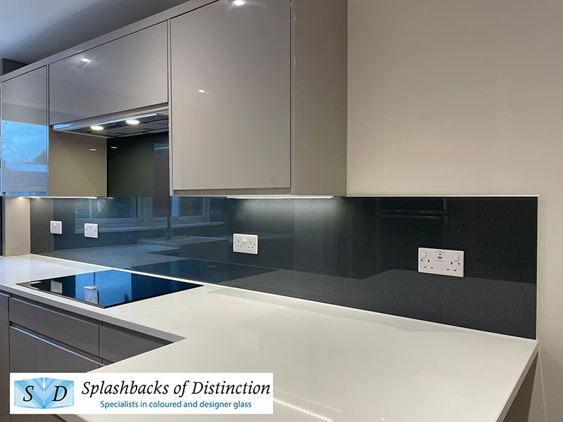 Kitchen splashback painted in ral 7043 traffic grey with silver sparkle
