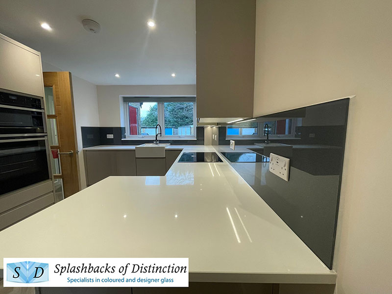 Kitchen splashback painted in ral 7043 traffic grey with silver sparkle