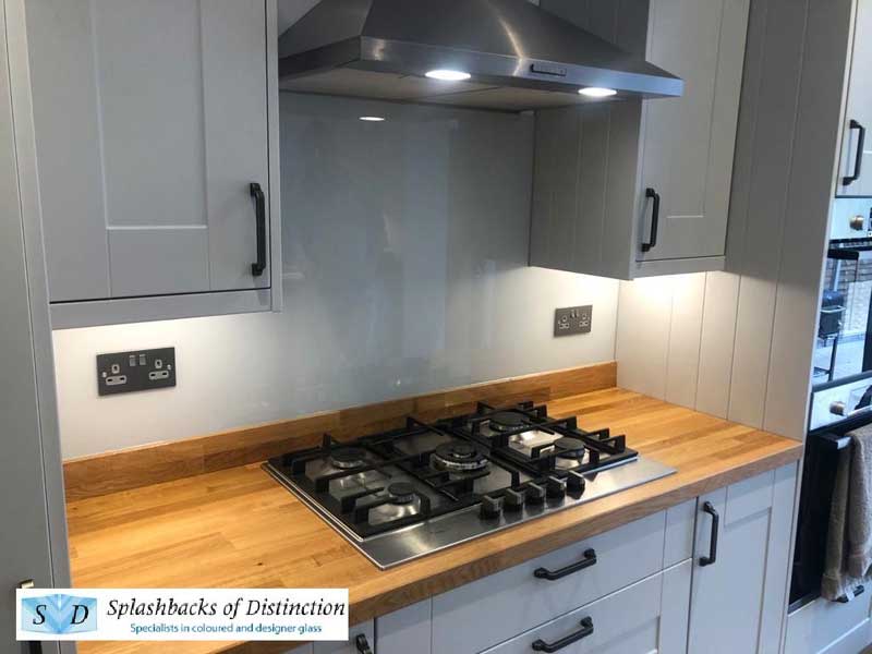 Kitchen splashback in dulux polished pebble with silver sparkle