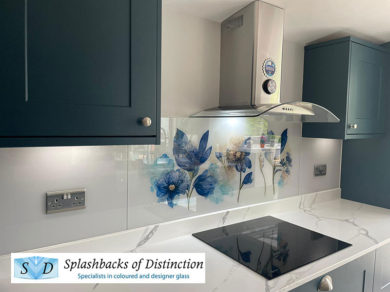 Kitchen splashback with shutterstock image of flowers fitted in northampton