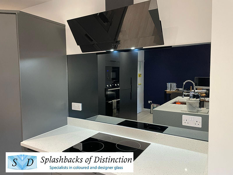 Grey mirror kitchen splashback hoddesdon