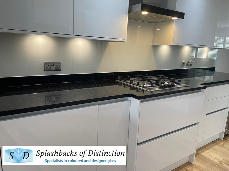 3 5m kitchen splashback diamond white installed in puckeridge