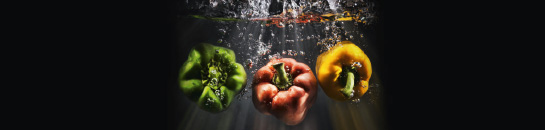 Red, green and yellow peppers in clean, clear water will look amazing in any kitchen. A very art worthy printed glass kitchen splashback. This printed glass kitchen splashback will compliment any style of kitchen with these classic looking peppers in water.