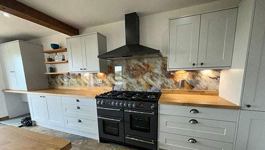 Kitchen splashback marble effect