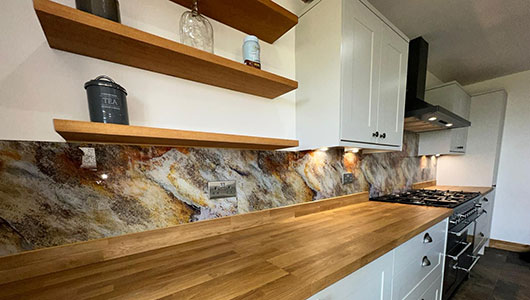 Kitchen splashback marble effect