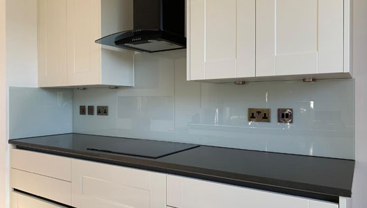 Grey white kitchen splashback