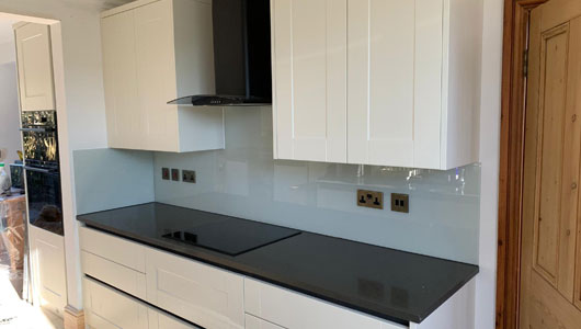 Grey white kitchen splashback