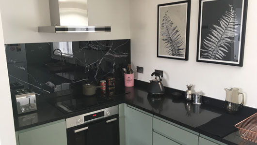 Black marble kitchen splashbacks