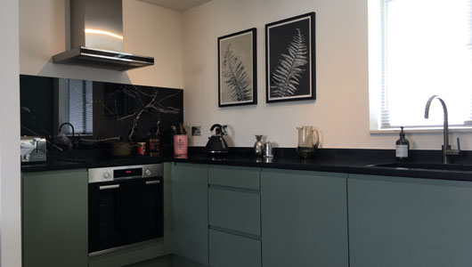 Black marble kitchen splashbacks