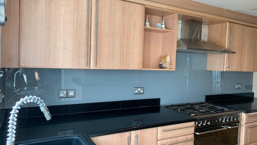 Glass kitchen splashback