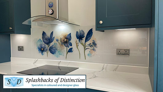 Kitchen splashback with shutterstock image of flowers fitted in northampton