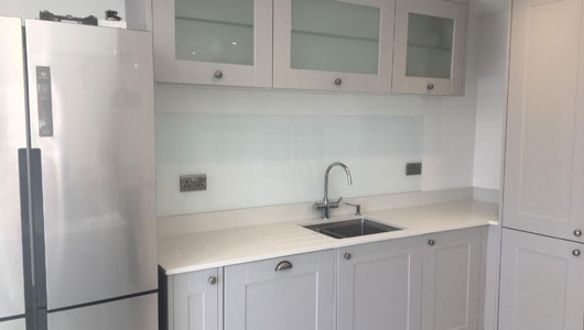 Kitchen splashbacks diamond white