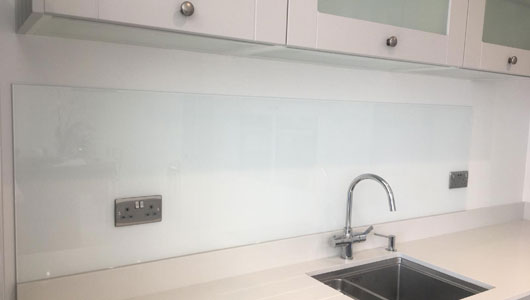 Kitchen splashbacks diamond white